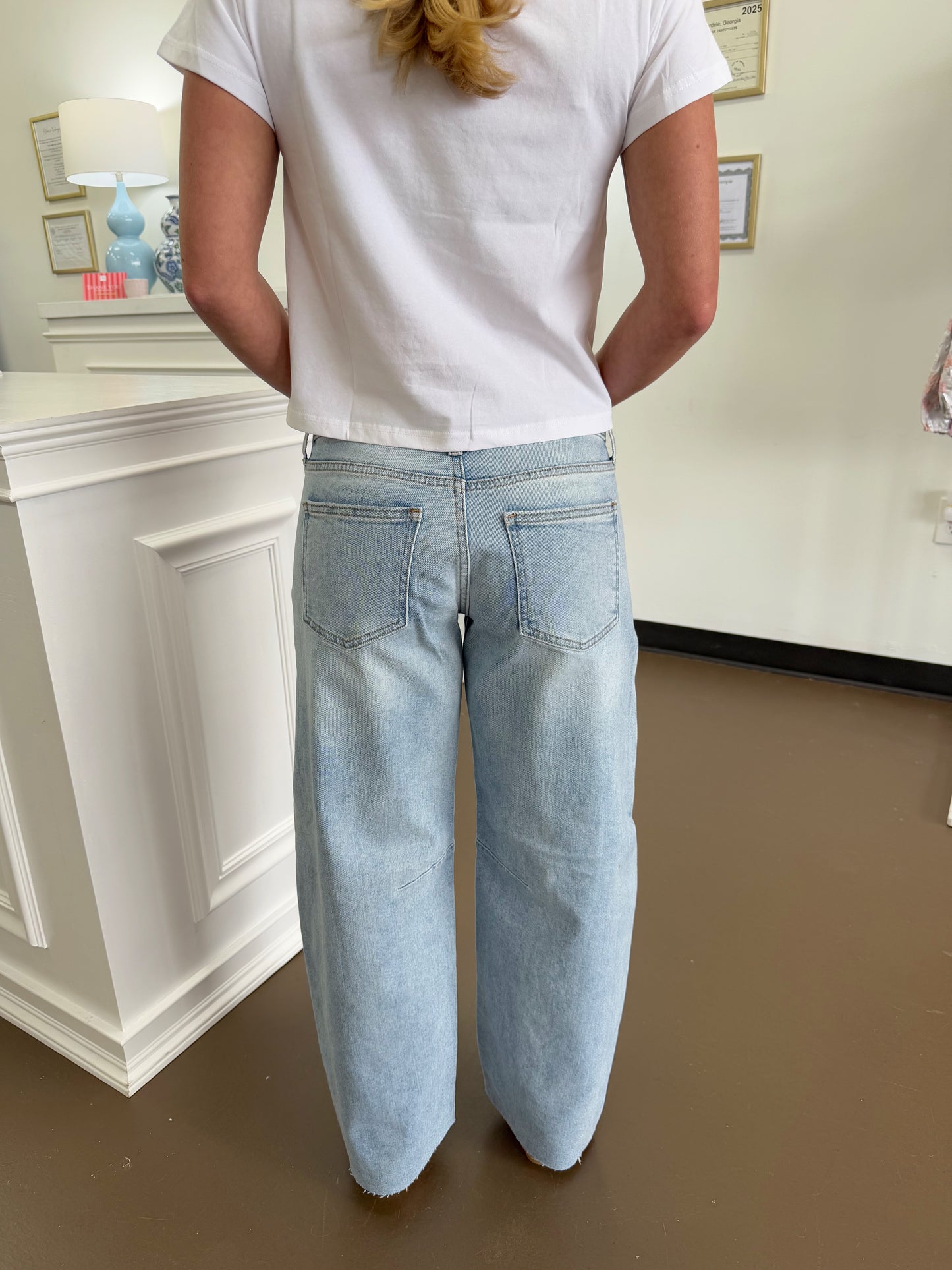 Lynn Mid Rise Barrel Jeans