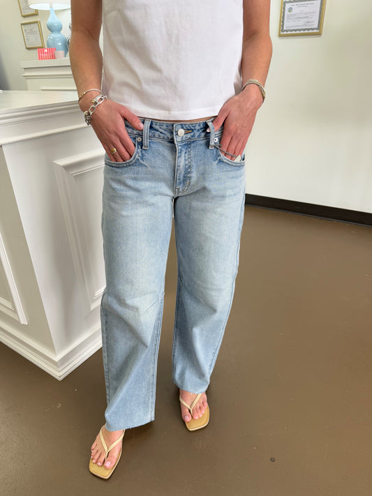 Lynn Mid Rise Barrel Jeans