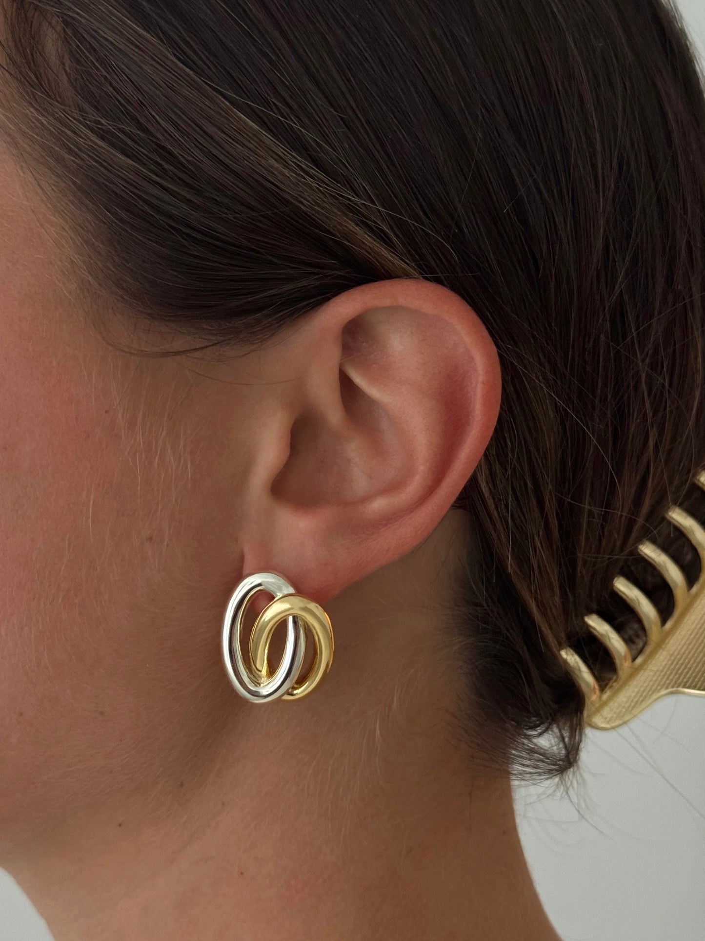 ALV Jewels Loop Stud Earrings
